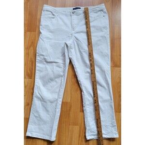 BANDOLINO, WOMEN'S 10, WHITE BOYFRIEND KARYN CAPRI W34" Inseam 24"